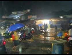 Hujan Deras Guyur Tapanuli Tengah, Simpang Tugu Ikan Terendam Genangan Air, Warga Cemas Hadapi Ancaman Banjir Besar
