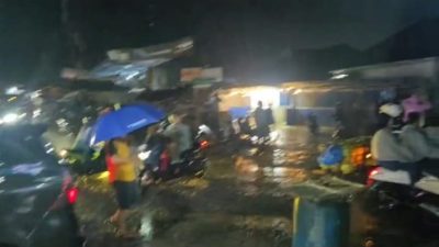 Hujan Deras Guyur Tapanuli Tengah, Simpang Tugu Ikan Terendam Genangan Air, Warga Cemas Hadapi Ancaman Banjir Besar